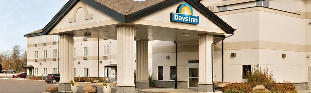 The front exterior of the Days Inn in Thunder Bay, Canada