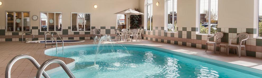 The pool at the Thunder Bay Days Inn in Ontario Canada