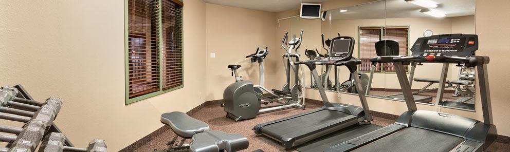 A large, well equipped fitness room at the Days Inn in Thunder Bay, Canada